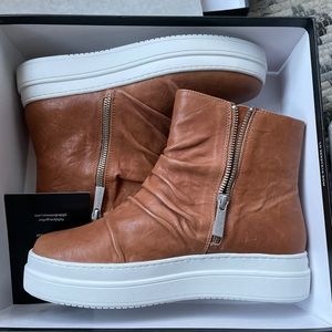 J Slides- *NEW* never been worn